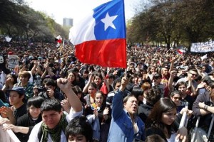 Encuesta UDDPulso, Qué vemos, cómo vemos y qué hacemos los chilenos