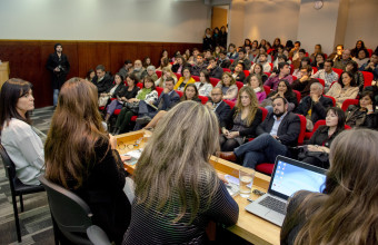 A AUDITORIO LLENO: LANZAN LIBRO
