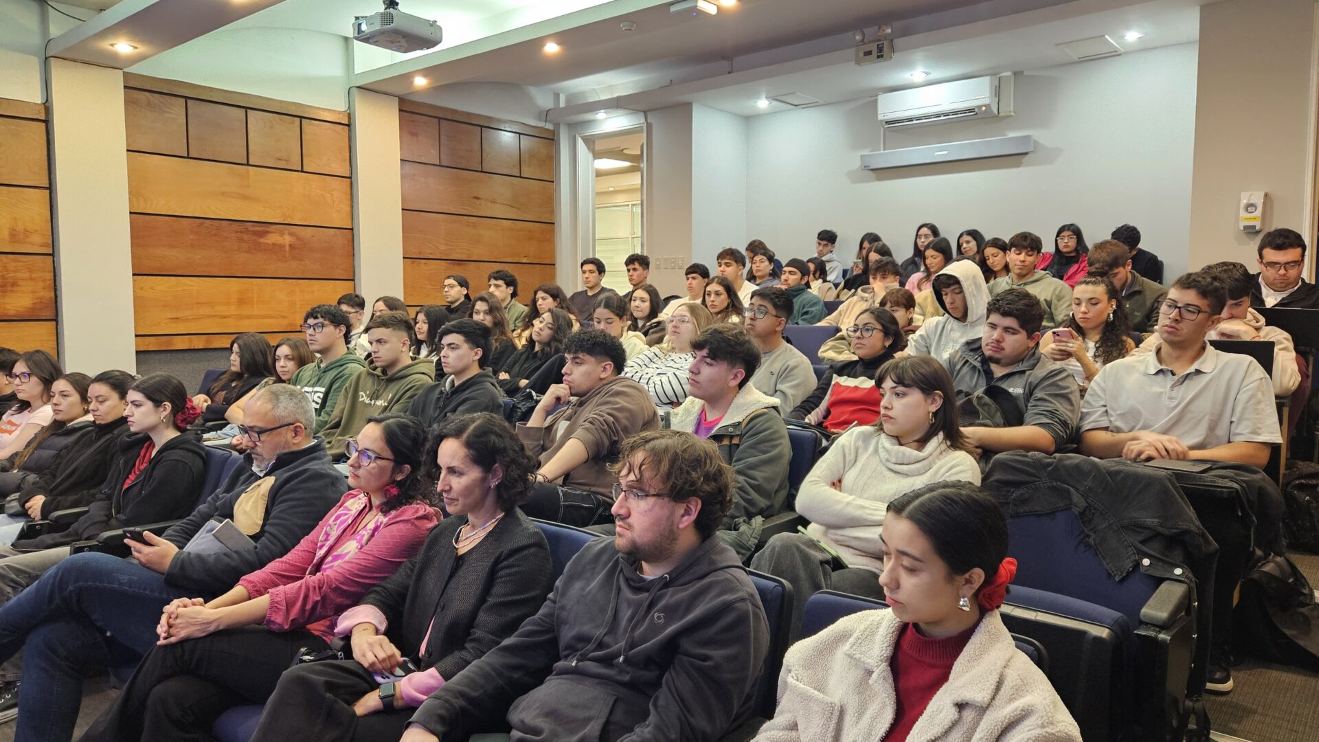 Facultad de Comunicaciones UDD
