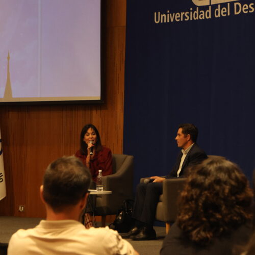 Guido larson en charla sobre conflicto en medio oriente UDD