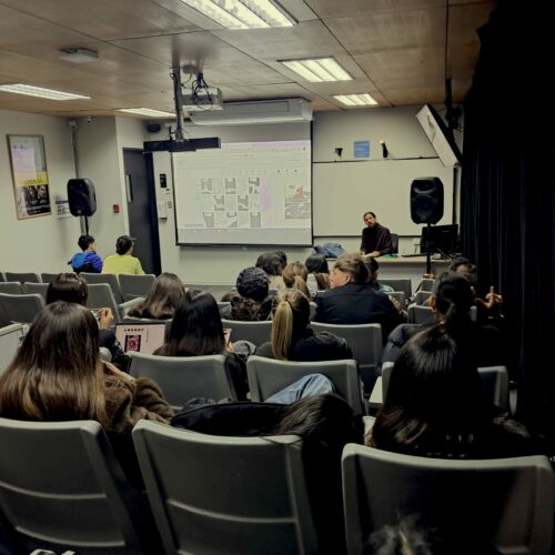 Estudiantes de Montaje y Edición II profundizan en el análisis de una obra junto a experta en narrativa gráfica.