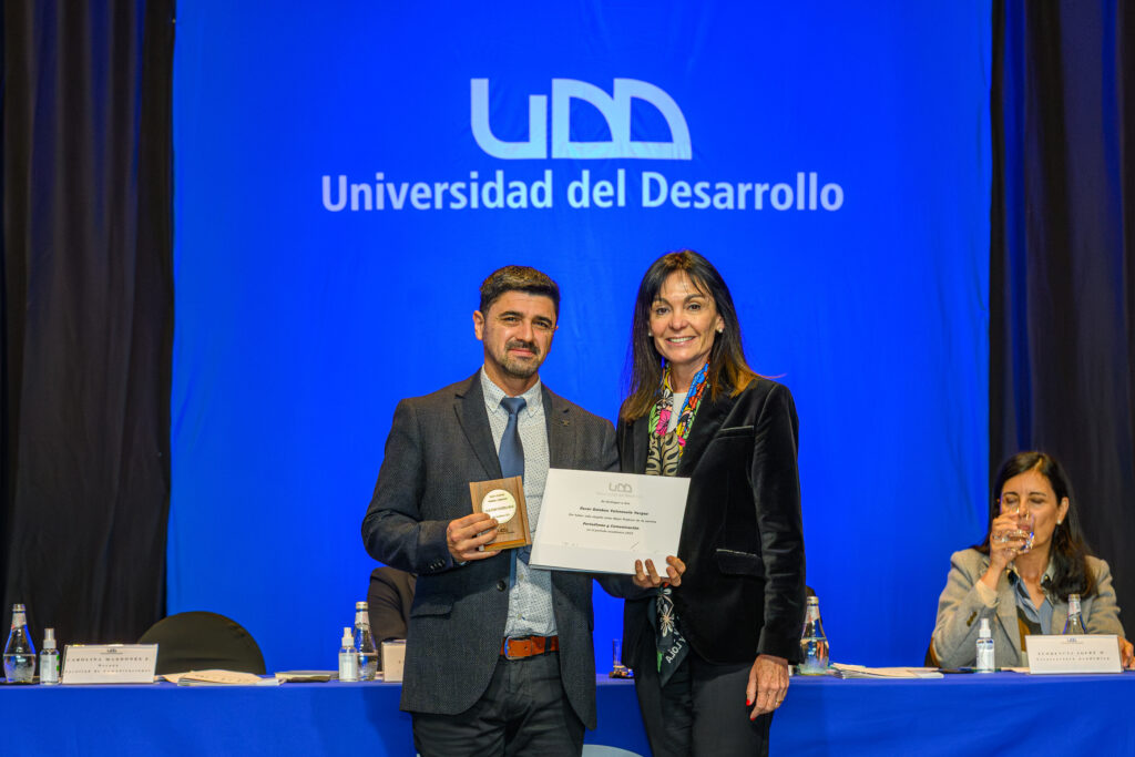 profesor periodismo udd 
