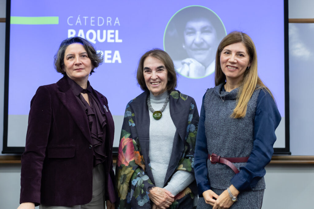 directora de periodismo con teresa cárdenas y elizabeth subercaseaux