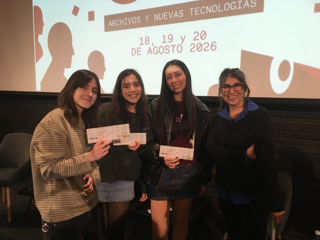 Alumnas de Cine y Comunicación Audiovisual UDD en actividad de Cineteca Nacional de Chile